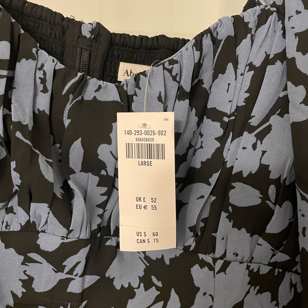Abercrombie & Fitch Black and Blue Floral Crop Top - Picture 3 of 4